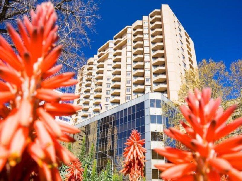 Mantra On The Park Aparthotel Melbourne Exterior photo