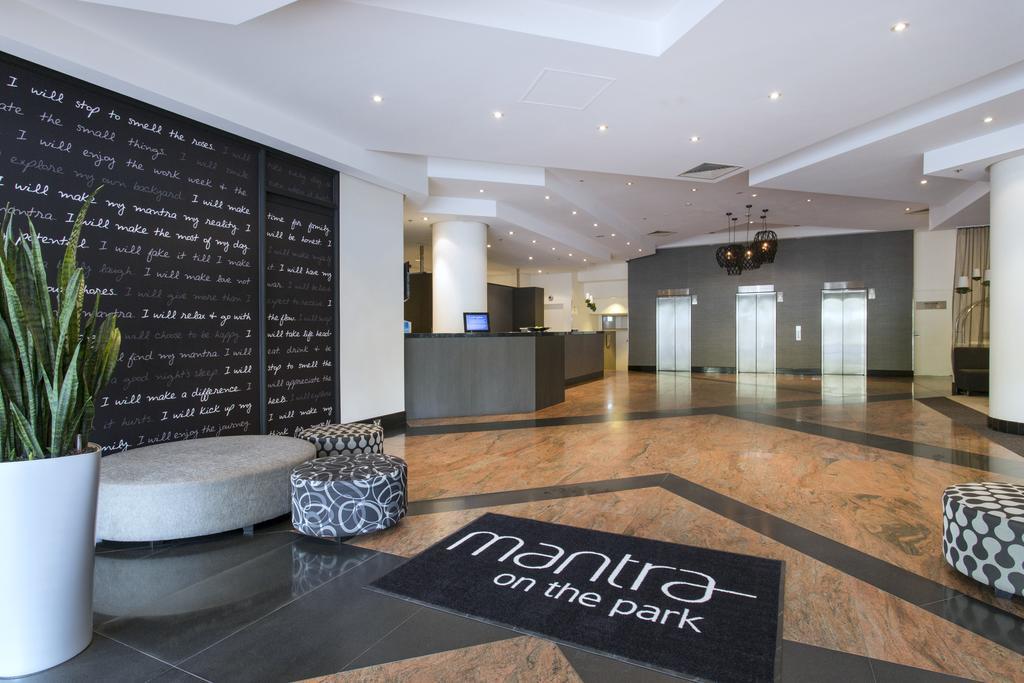 Mantra On The Park Aparthotel Melbourne Exterior photo