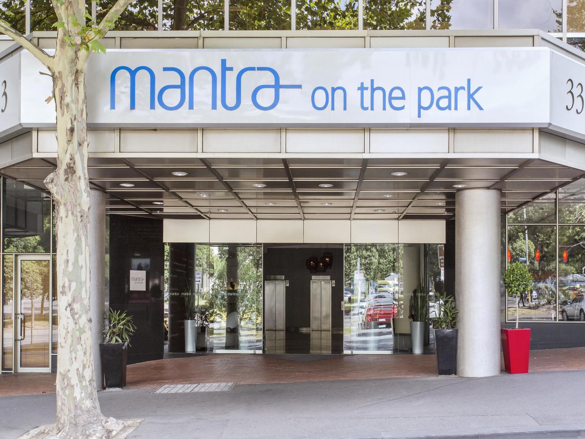 Mantra On The Park Aparthotel Melbourne Exterior photo