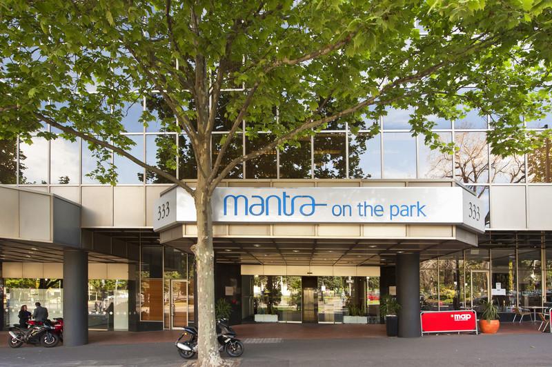 Mantra On The Park Aparthotel Melbourne Exterior photo