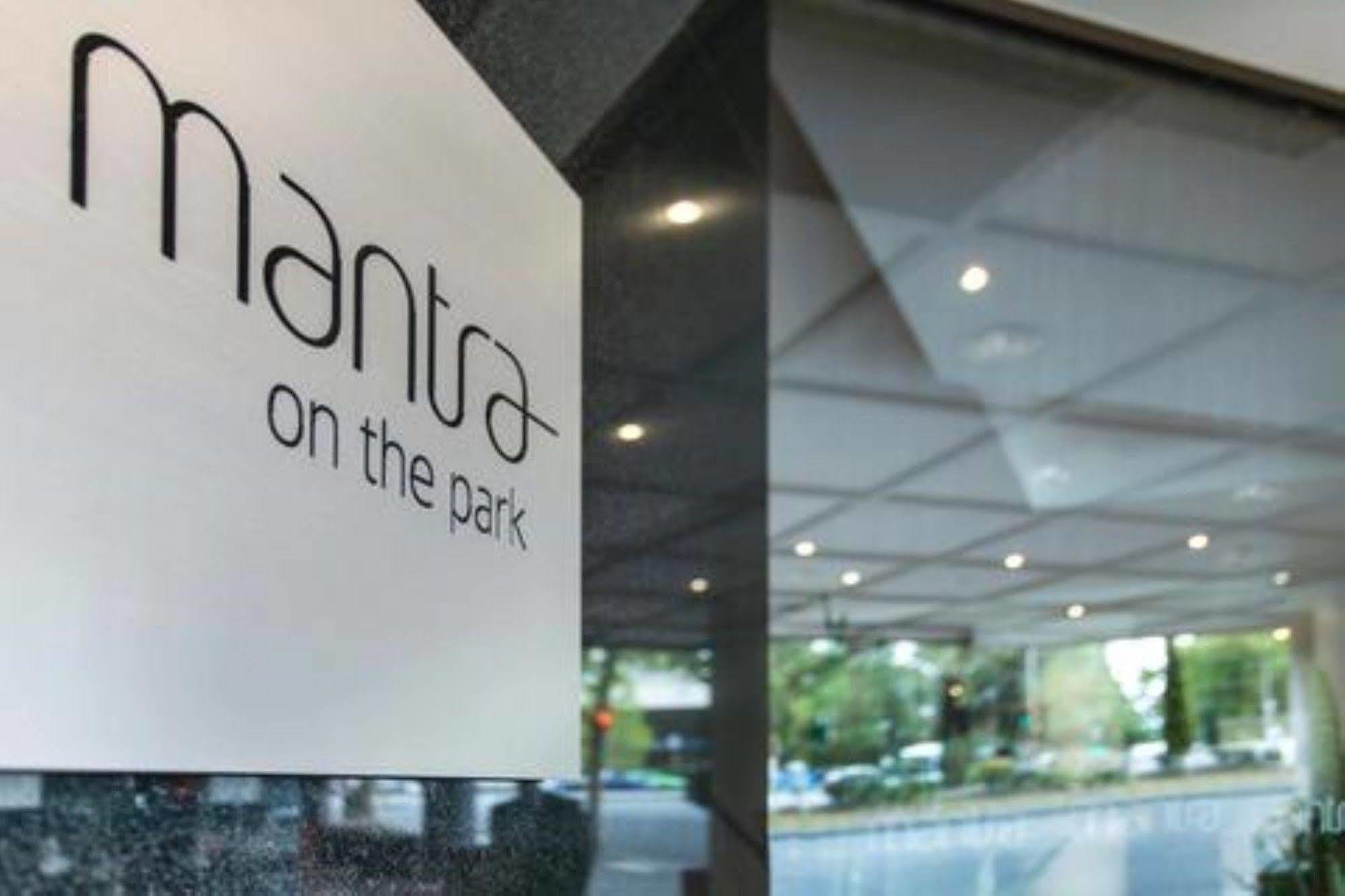 Mantra On The Park Aparthotel Melbourne Exterior photo